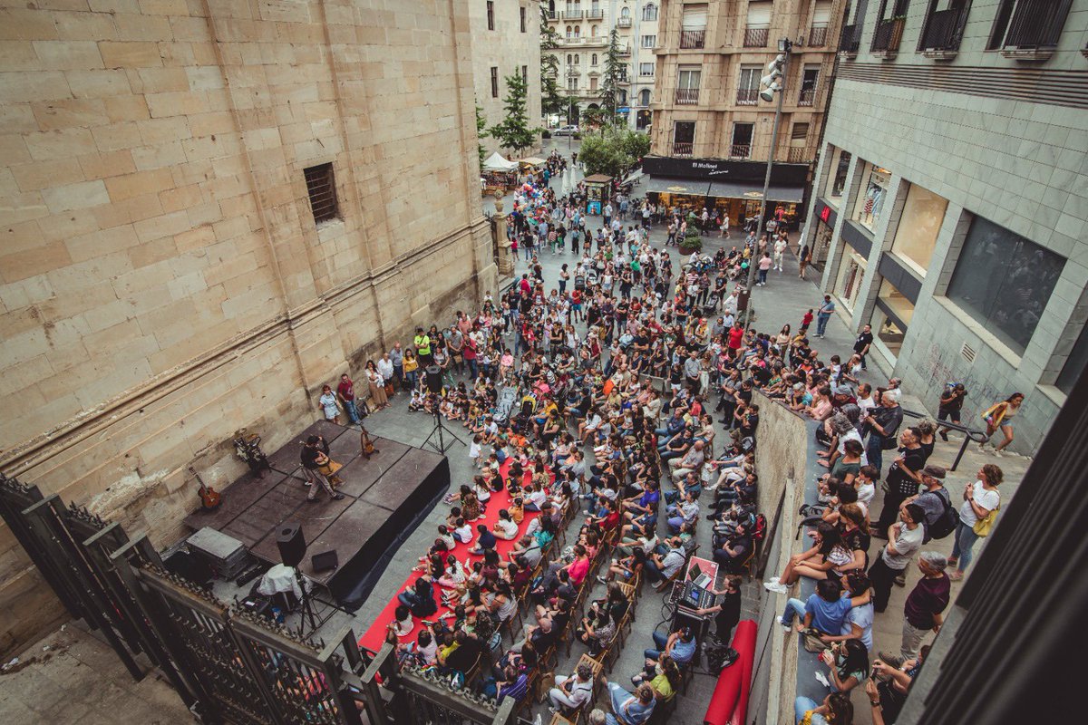 firatitelles's tweet photo. Un dissabte que no oblidarem, llarg i intens, aquí algunes imatges de les moltes que guardarem al record de l’esclat de festa popular que també és la 
#firatitelles2023
Seguim amb un diumenge igual d’intens, let’s go! https://t.co/YzrfKvJCCT