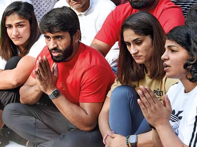 आज शाम को 7 बजे पूरे देशवाशियों से अपील है की अपने भारत की बेटियों की न्याय की इस लड़ाई में एक साथ पूरे देश में कैंडल मार्च निकालेंगे 🙏
#IStandWithMyChampions #WrestlersProtest #WeWantJustice