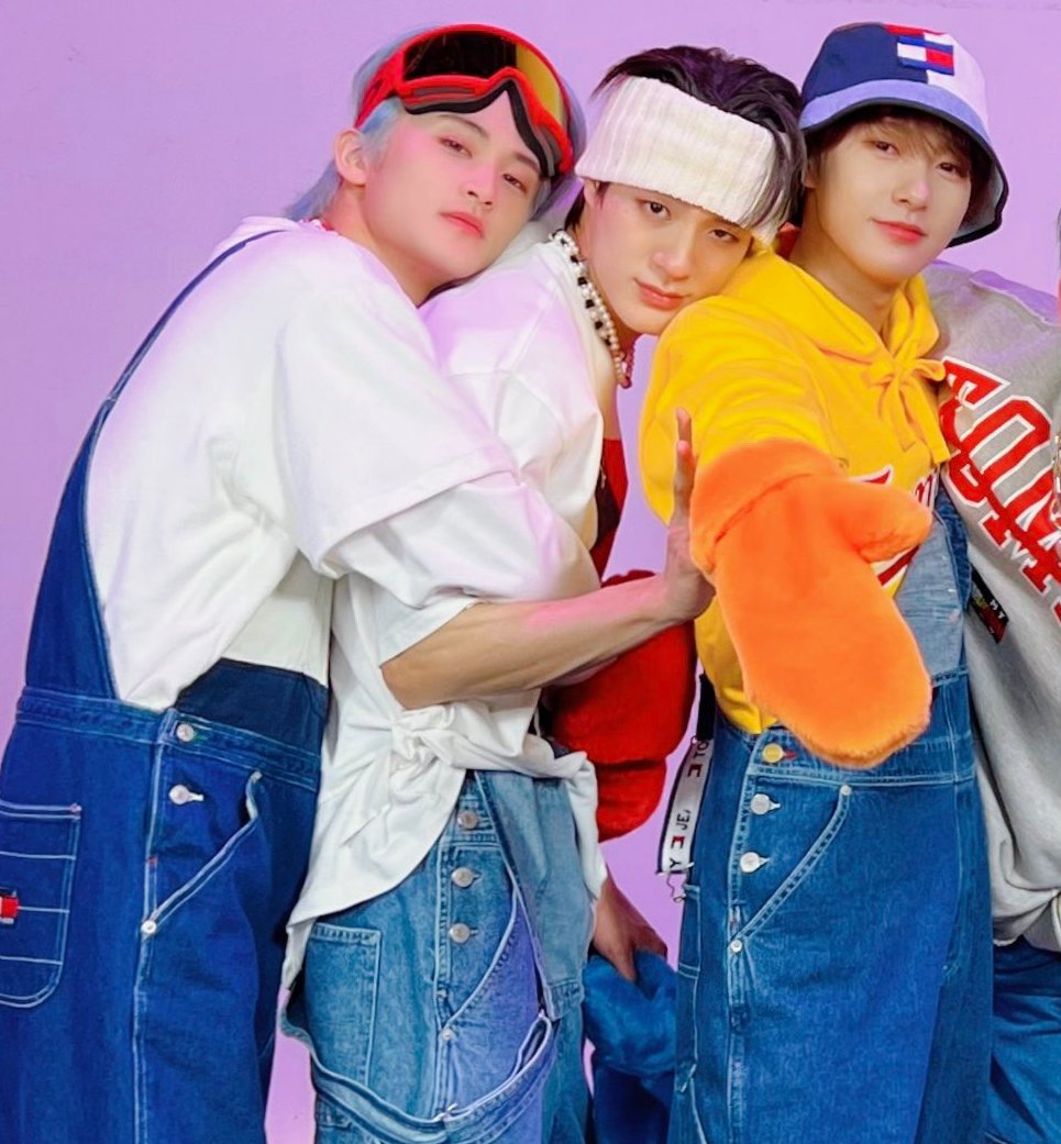 221230 dream twitter update
snug as 3 bugs in a rug