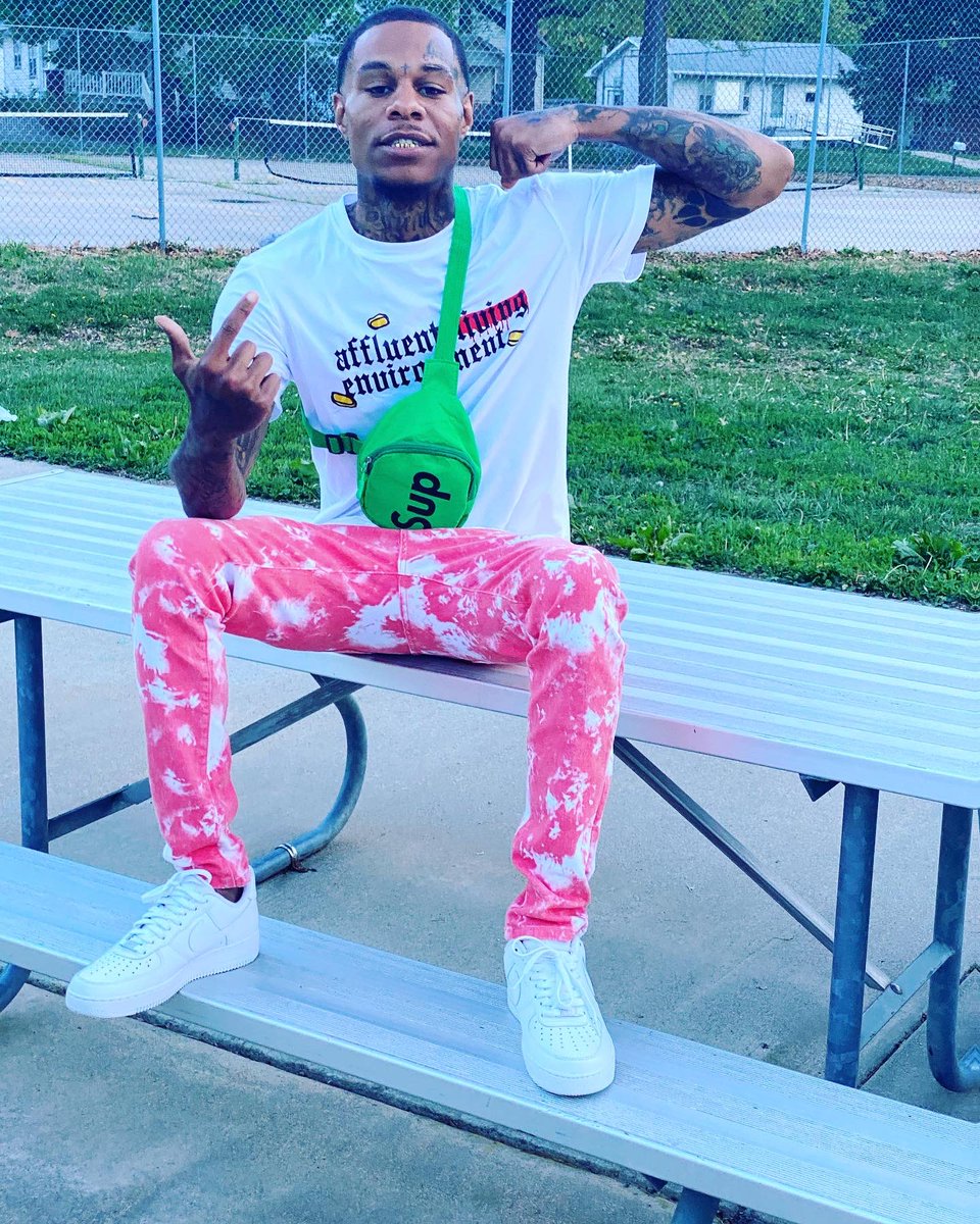 hobo4streets's tweet photo. I carry my own weight no matter how heavy this shit gets™️🚷 https://t.co/AvQXpiFrzq