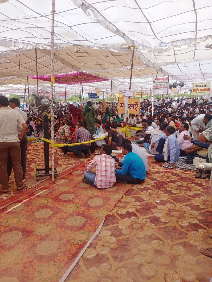 *माननीय श्री मुख्यमंत्री जी आपने आप के कार्यकाल में हजारों बेरोजगारों को सरकारी नौकरी दी है अब हमें आपसे उम्मीद है कि राजस्थान का आम बाबू आर्थिक रूप से काफी पिछड़ा हुआ है आप उन्हें भी आर्थिक रूप से मजबूती प्रदान करें*
#RAJ_UDC_GP3600