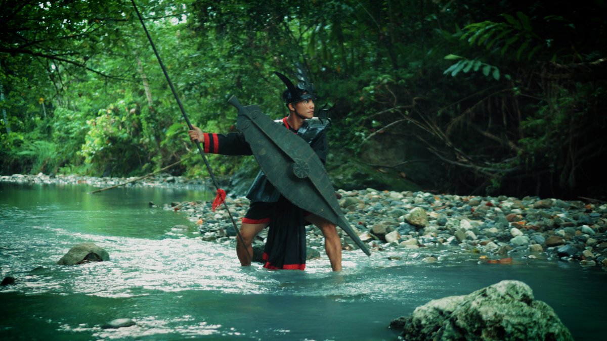 Young warrior <a href="/hilisimaetano/">Desa Adat & Wisata Hilisimaetanö</a>