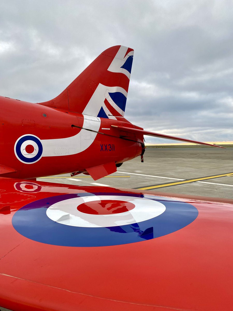 Royal Air Force Red Arrows 🇬🇧 #royalairforce #hawk #baehawk #unitedkingdom #nce #lfmn #planespotting #redarrows