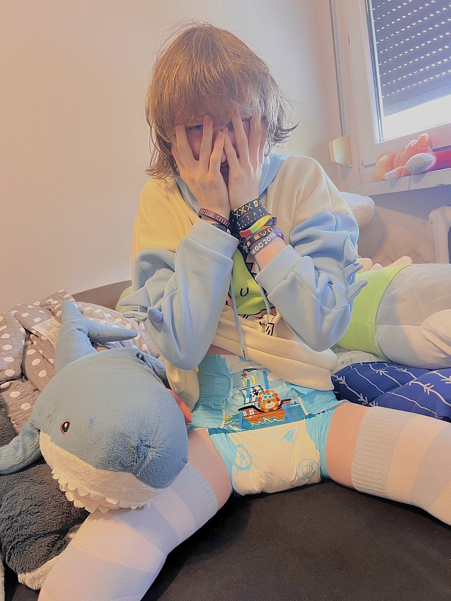 StormyNight012's tweet photo. Padded and happy ❤️🧡💛💚💙💜
I love those #kiddo #littlesailor so muuuuuuch 🥰🥰
Happy sunday to everyone! 🦈
#abdl #femboy #diaper #diaperboy #stockings #diaperfur https://t.co/4zwOl71nGm