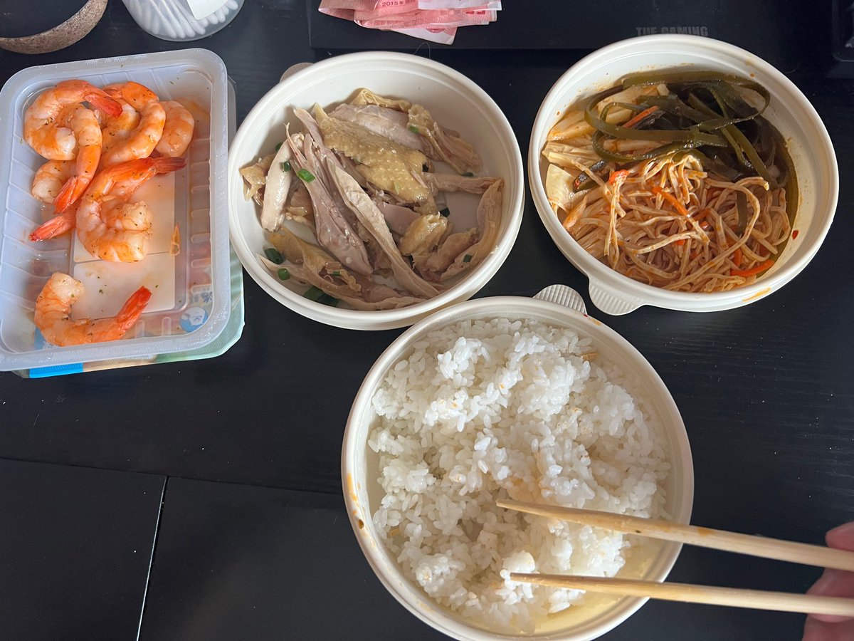 卧推70kg有点进入平台期了，唉，事已至此先吃饭吧