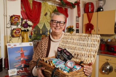 covobservernews's tweet photo. Coventry's Anna-Marie who provides prom dresses for those who cannot afford them wins 'Community Crown' from Dr Oetker - https://t.co/bGmqjUUDGi https://t.co/5PbqIi8eXV