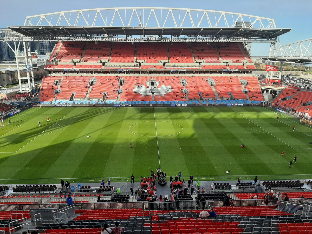 MattCullenLive's tweet photo. A fun night on the Lakeshore for @TorontoFC & @NERevolution.
Une soirée bien sympathique au BMO Field pour #TFCLive #NERevs
And great to work with @Kyndrasports for the 1st time. #MNUFC fans , you got a good one! @MLS #MLSSeasonPass #TORvsNE https://t.co/OznzwpeFak