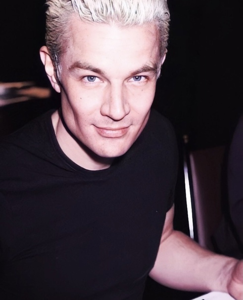 Pic of the Day: I bless you this day with this *most* adorable pic of @JamesMarstersOf ... you're welcome...

#JamesMarsters #Blessed #WhyIsThisPicSoDamnCute #IDEK #ButItIs #MayAdorableJamesBlessYourTimeline #JustInCaseYouWereInNeedOfA #TimelineCleanse