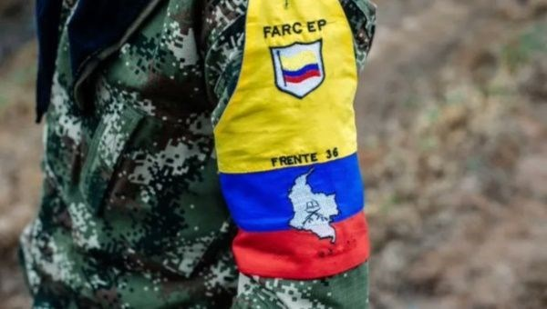 almayadeen_es's tweet photo. Aplazan inicio de #diálogo Gobierno de #Colombia y disidencias #FARC_EP https://t.co/4hGpfGsGt1
#PazColombia https://t.co/hrMijyZZ9o