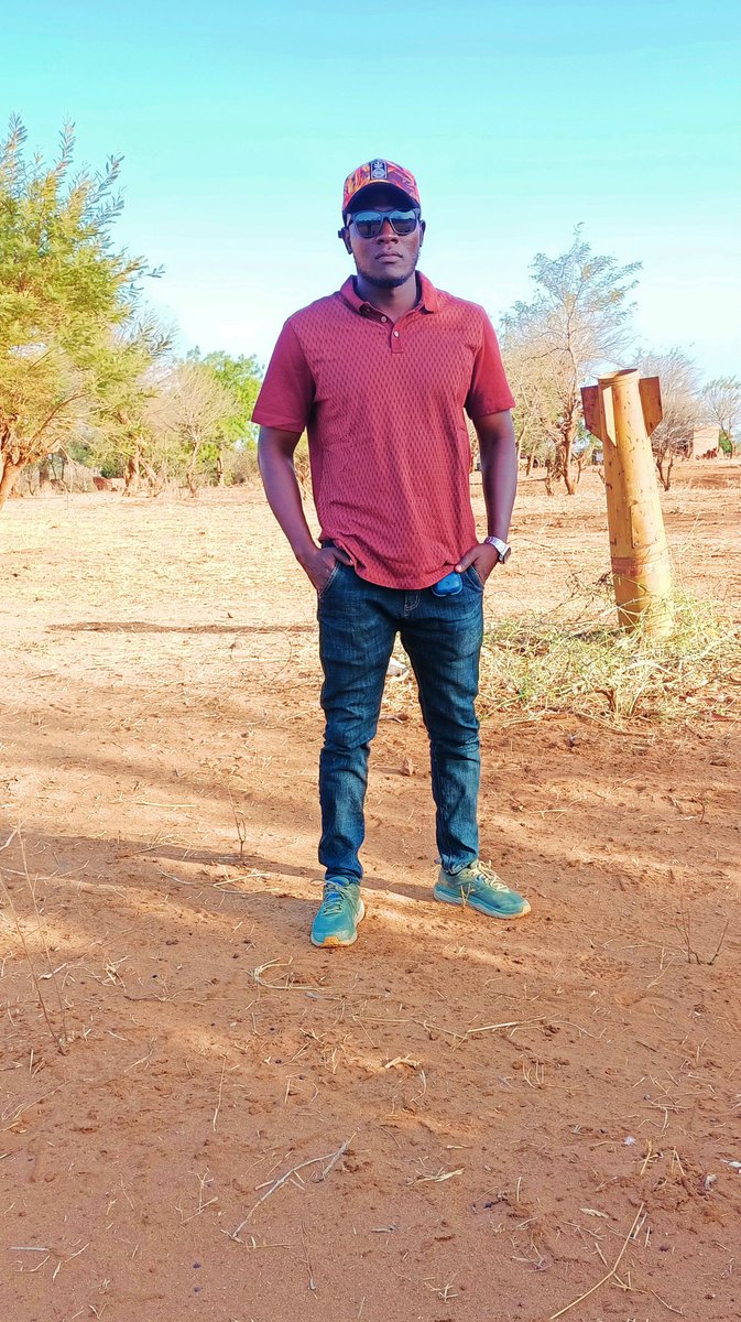 MendyAhbizzy's tweet image. Behind the image lies the ruins of a missile bomb in #Kauda, symbolic of the indiscriminate attacks on the #Nuba population by the #SFA. Although neither RSF nor SFA is embraced here, there is a slight "recognition" that the latter is legitimate entity." #NubaMountains #Sudan