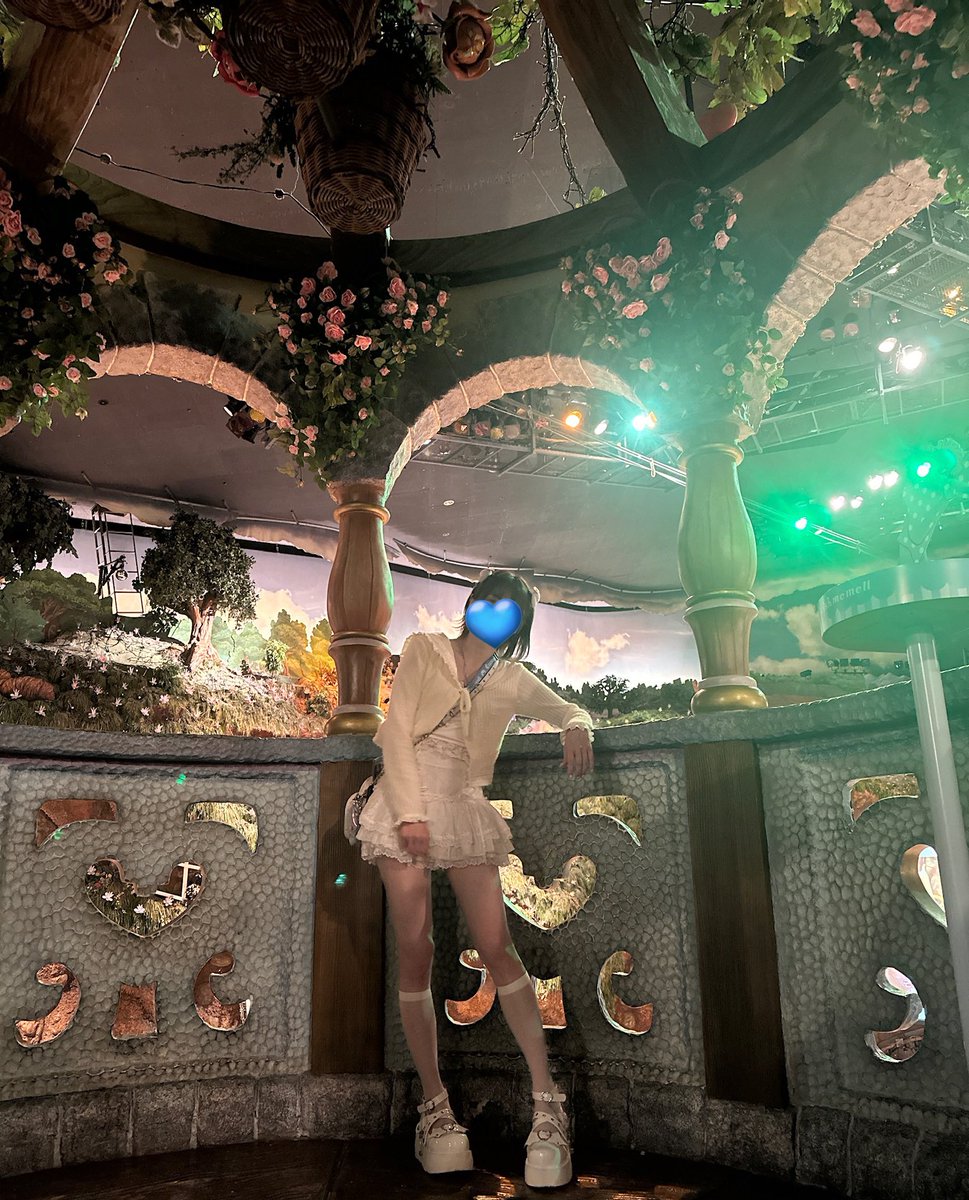 Nya_cos37's tweet photo. ひっさびさのピューロランド楽しかった🥹
友達と真っ白コーデで🤍
この服と角度的にめちゃスタイル良く見える最高笑
@Bobon21_japan 
@toalicejapan https://t.co/FZfqWw8Xwd