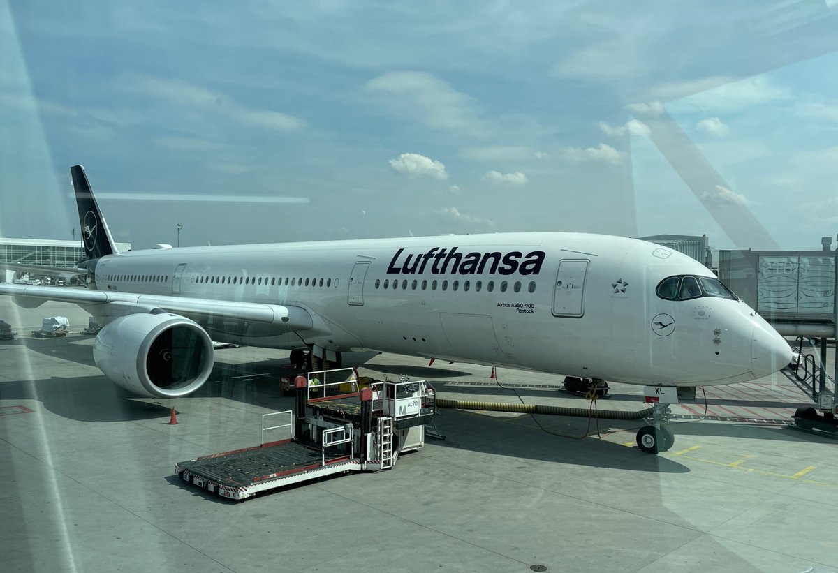 FlyAround (@_fly_around) on Twitter photo A Thing Of Beauty. 💙 <a href="/Lufthansa_DE/">Deutsche Lufthansa</a> #A350 #AirbusA350 #aviation #SundayMorning #lufthansa A Thing Of Beauty. 💙 <a href="/Lufthansa_DE/">Deutsche Lufthansa</a> #A350 #AirbusA350 #aviation #SundayMorning #lufthansa