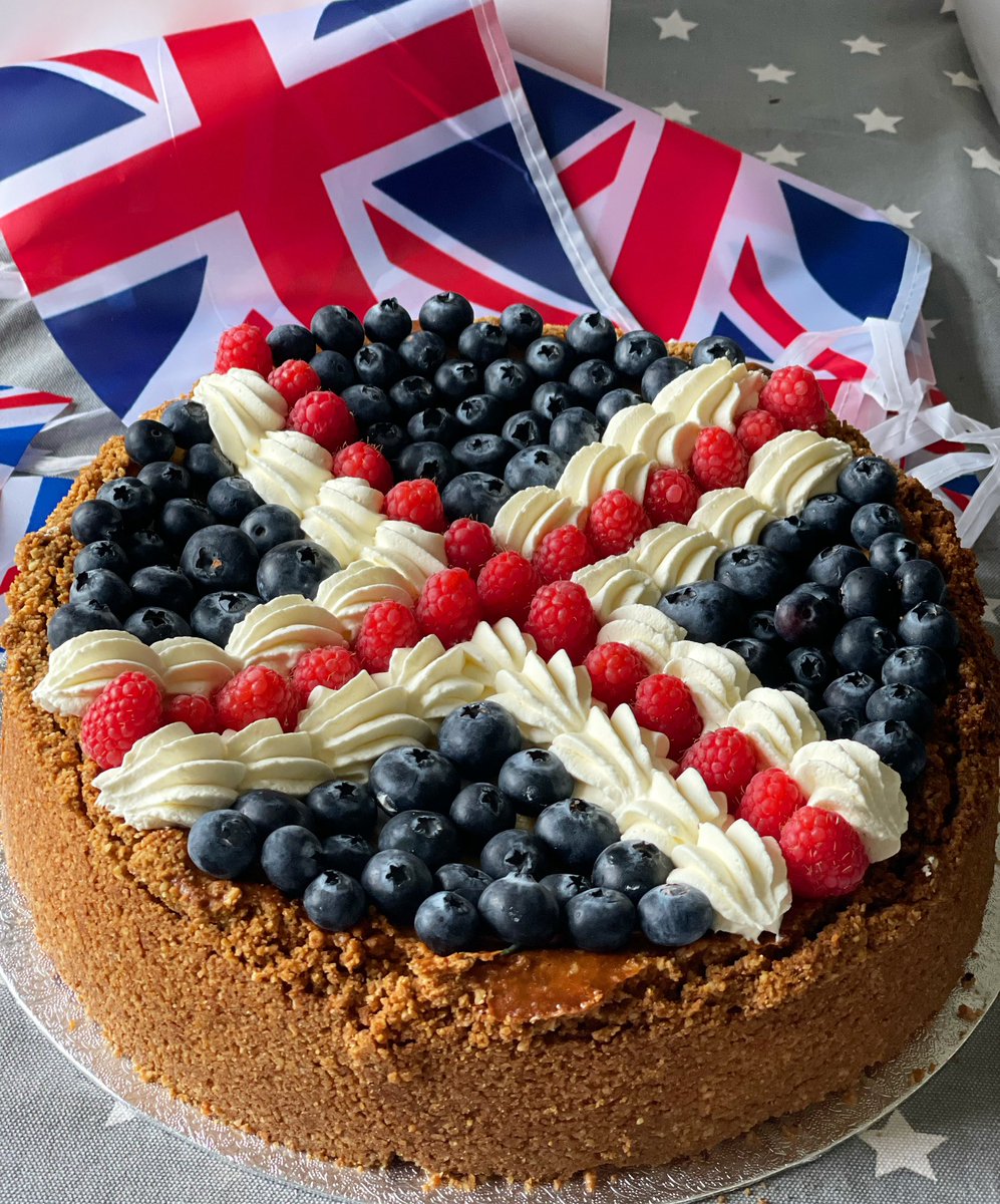 karenscakesuk's tweet image. Catch us @RoyalWilliamYd today Sunday 7 May for the good food &amp;amp; craft market 10 -3. #plymouth @visitplymouth #devonhour @WhatsOnPlymouth