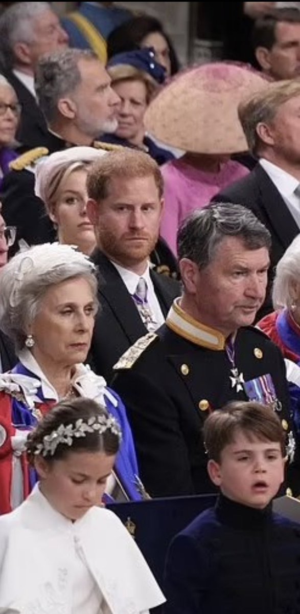 JaneyGodley's tweet photo. When you spot your creepy uncle https://t.co/PWzTqdFZAU
