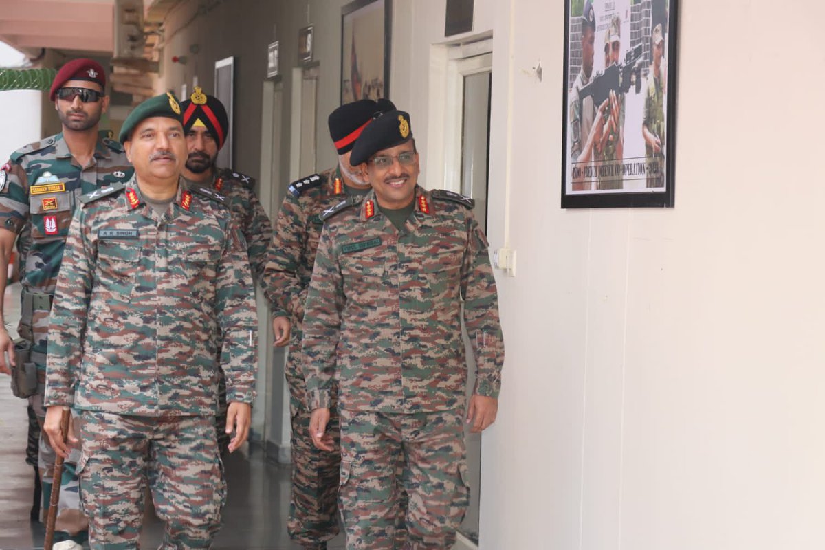 Lt Gen AK Singh,GOC-in-C #SouthernCommand reviewed operational preparedness of #SudarshanChakraCorps. Appraisal of infusion of latest technological war fighting potential was conducted. High level of Operational preparedness and professional acumen was appreciated.