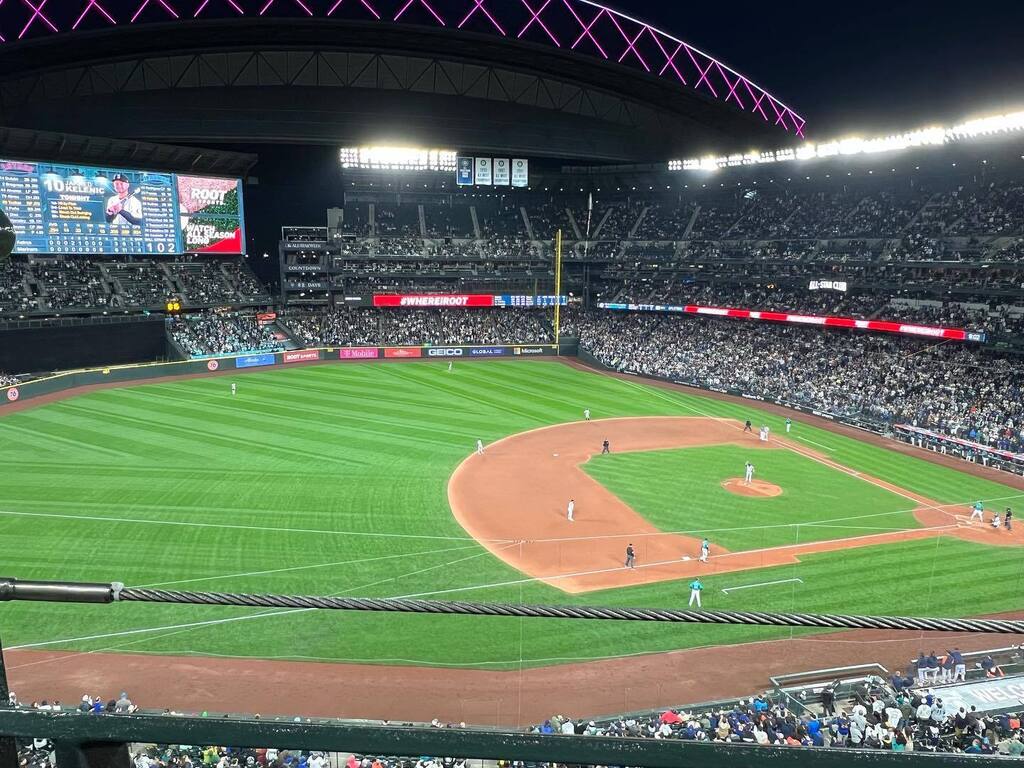 mec2973's tweet photo. Great Mariners game tonight!! The roof was open and we got new the jersey. But wow! What a way to play with two out in the bottom of the 8th. So far the Mariners are 3-0 when we are in attendance. https://t.co/MbZyGEJ5OY