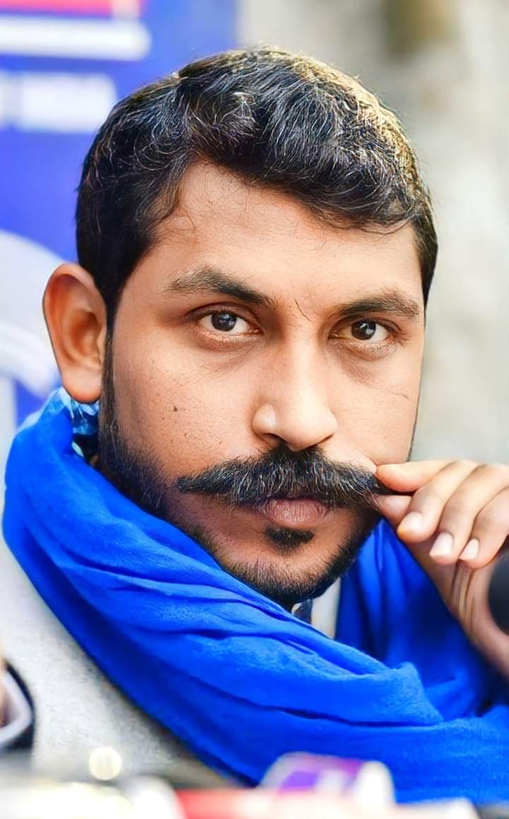 “जो झुक सकता है" वो सारी दुनिया को झुका भी सकता है” 
<a href="/BhimArmyChief/">Chandra Shekhar Aazad</a>
