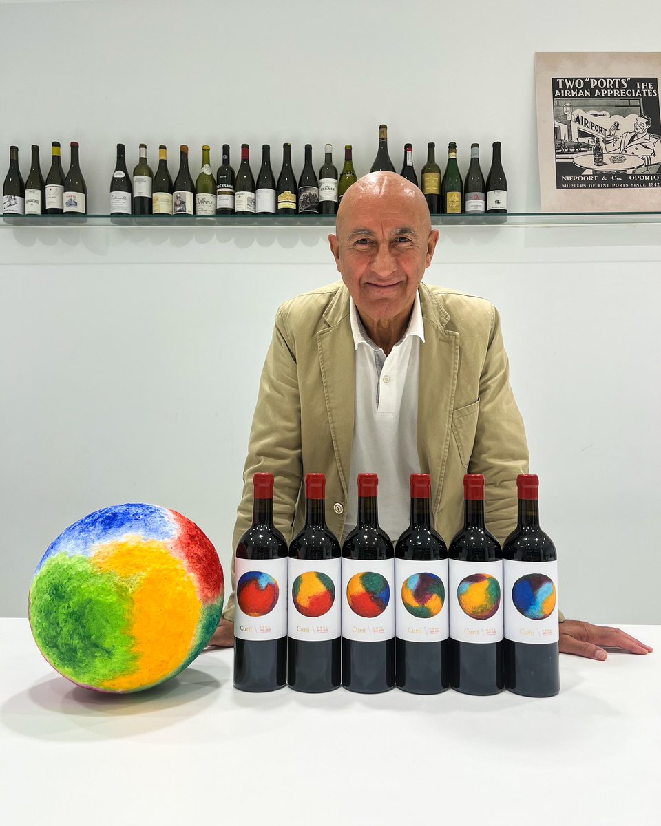 Curii es el proyecto de Violeta Gutiérrez de La Vega y Alberto Redrado. Su última novedad es Déka 2020, elaborado con la variedad giró para conmemorar el décimo aniversario de la bodega. Las etiquetas son obra del gran artista Federico Osorio. #vinodeldía bit.ly/3nkvEwP