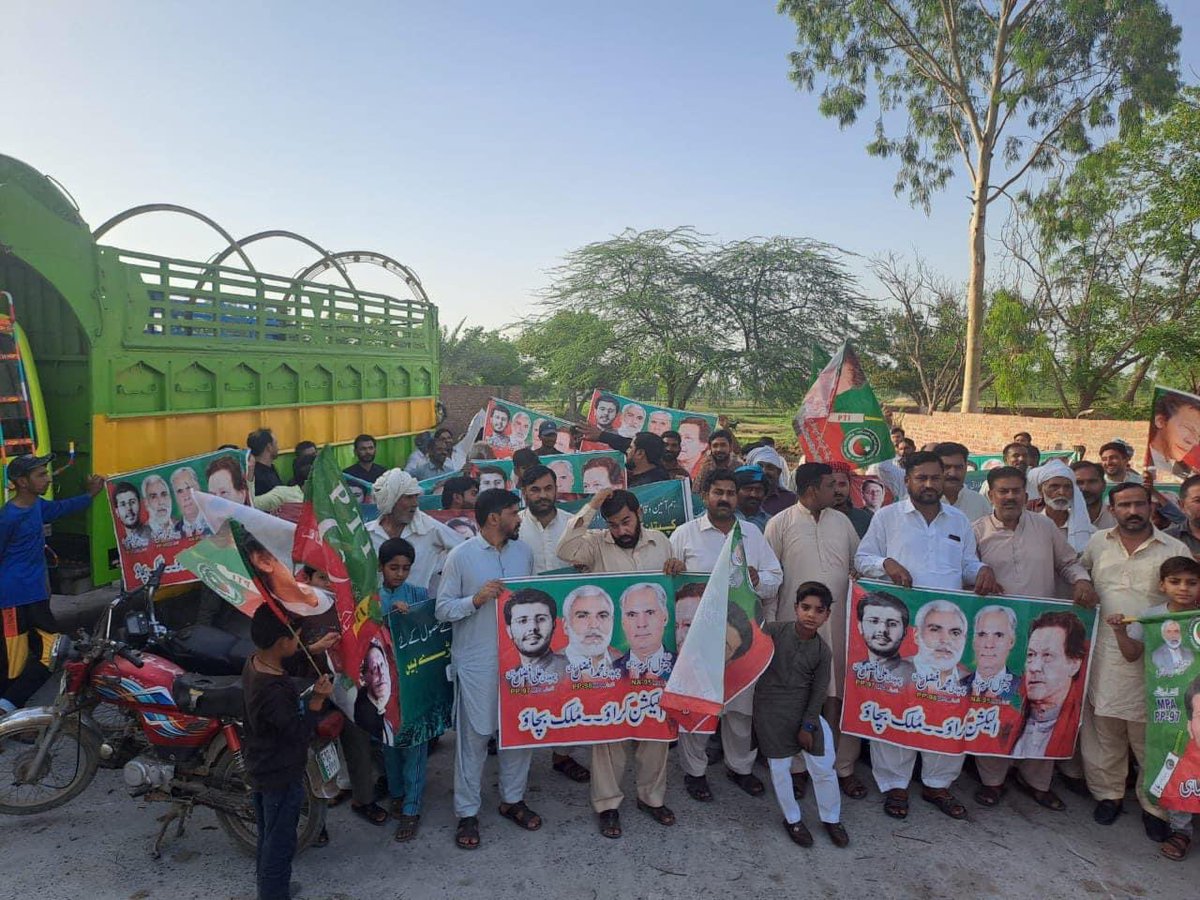 sahialiafzal's tweet photo. ہمیں اپنی قوم پر فخر ہے۔ امپورٹڈ حکومت کے ظلم و ستم کے باوجود عوام خوفزدہ نہیں۔ کل پی پی 97 میں عوام نے ثابت کر دیا ہے کہ عوام اِن بزدلوں سے ڈرتی نہیں۔ اب پاکستان کے مستقبل کا فیصلہ عوام کرے گی۔

#مافیا_نہیں_پاکستان_بچاؤ https://t.co/vPCPPylM3J