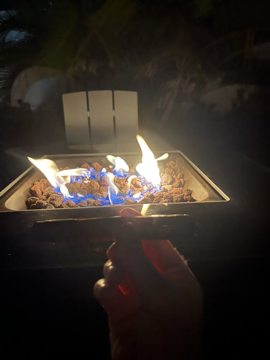 drjaredperry's tweet photo. Enjoying the end of the week with a fire, cigar, and good book #firepit #Cigar #goodbook #luckywelivehawaii #phdlife https://t.co/I6XLaReykE