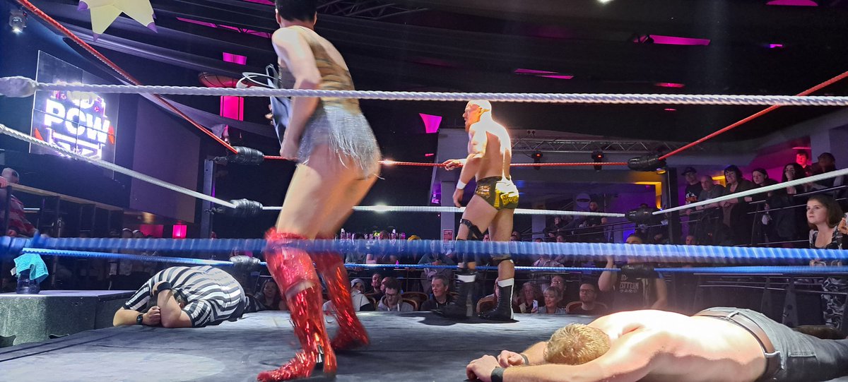 Quarium's tweet photo. @PCW_UK @SamGradwell @Priscillaqotr  great night last night! My twins had a great birthday!! https://t.co/KW7MMB1lTs