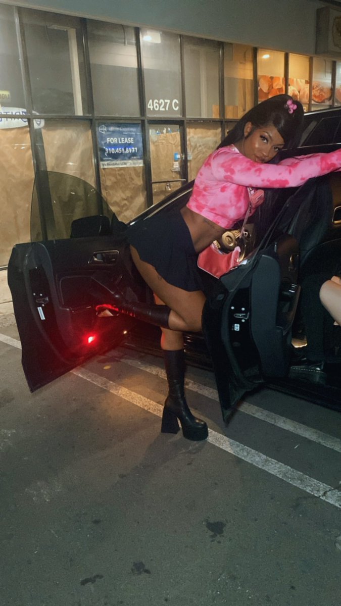 Caliikryss's tweet photo. Fuck the world I’m a walking erection 🖕🏾 https://t.co/kgCSQWClPE