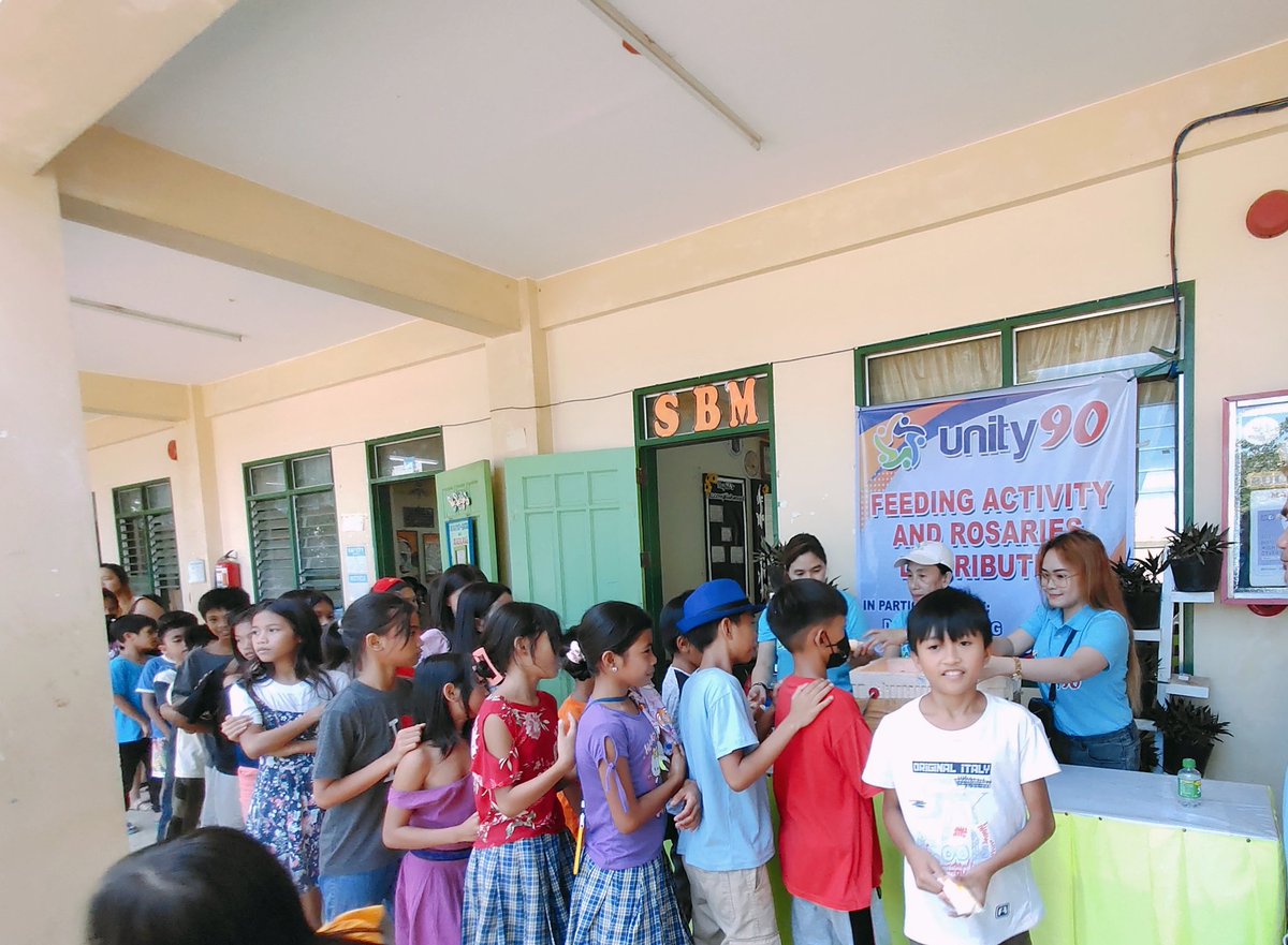 shelleymaeph's tweet image. ✅100 Students Fed 
✅400 Students with rosary! 

What a day to remember!! It&apos;s always nice to do some charity works and see these kids faces smile when there is ice drop 😊
#feedingprogram