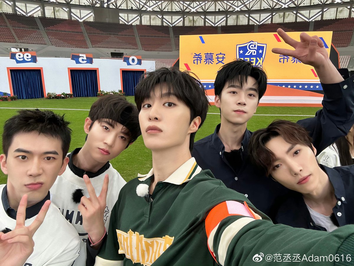 pamz3's tweet photo. น้องเจียอยู่ทีมเดียวกับฟ่านเฉิงเฉิงฮับ! 🧡 https://t.co/8RTXa859qD