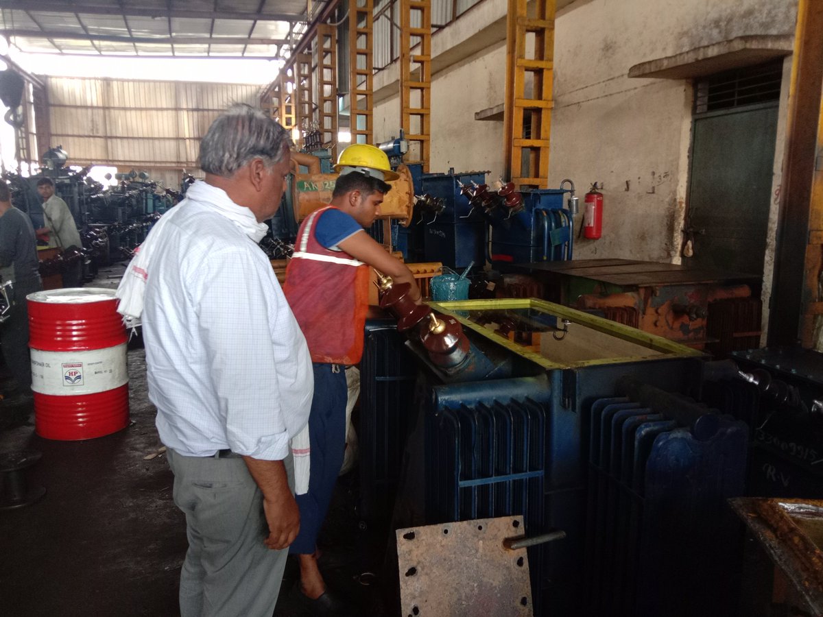 On Sunday repairing work is continue in progress at Hathras workshop to provide better services to our consumers <a href="/dvvnlhathras/">DVVNL HATHRAS</a> <a href="/dvvnlhq/">Dakshinanchal Vidyut Vitran Nigam Limited</a> @DvvnlWorkshop <a href="/raviagarwal68/">Ravi Kumar Agarwal</a> <a href="/e_aligarh/">E.E W/S Aligarh</a> <a href="/MDDVVNL/">MD DVVNL AGRA</a>