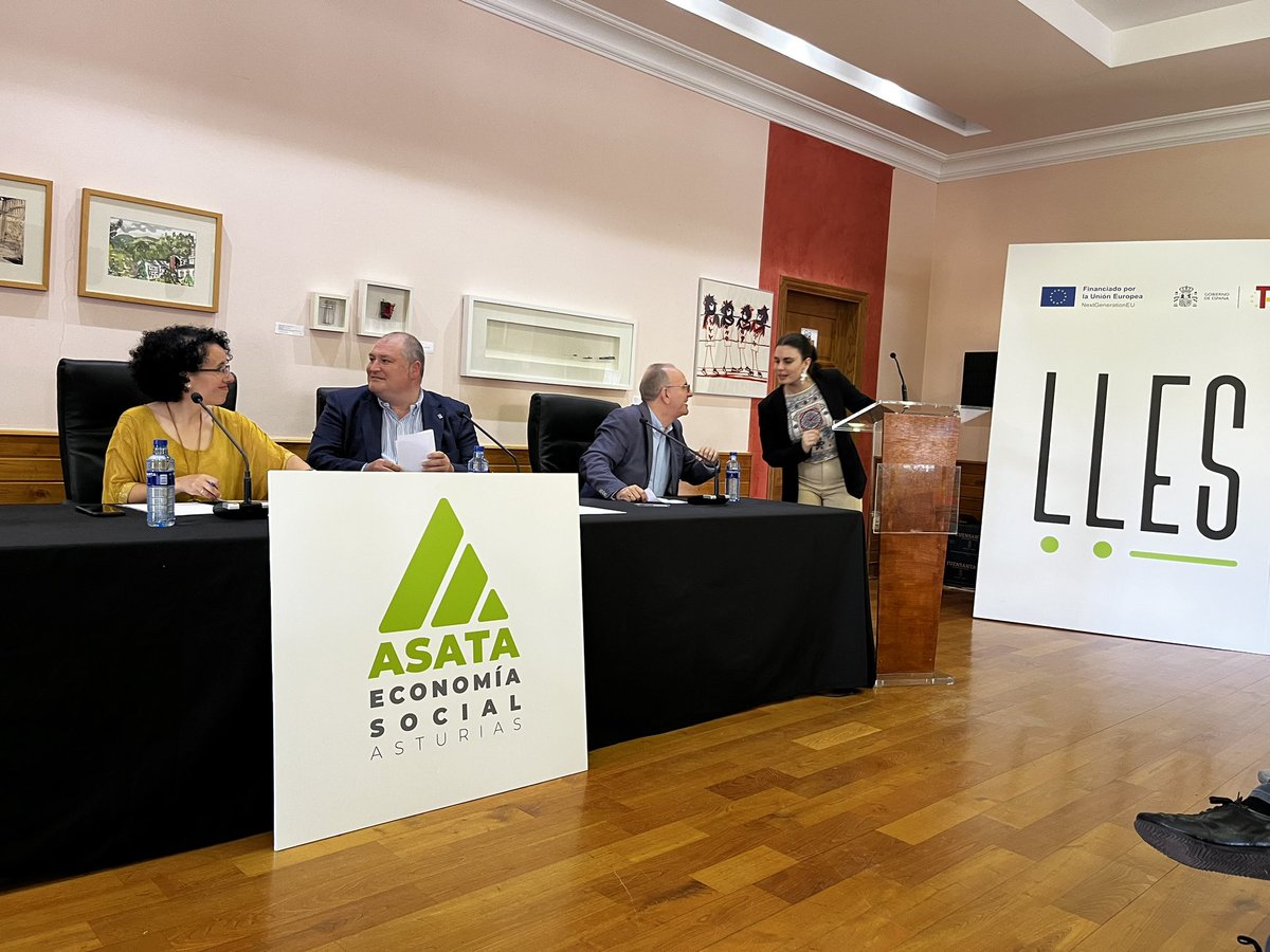 jordipicasv's tweet photo. Empreses de l’economia social i de les cures ens trobem a #Asturias per reflexionar sobre #innovacio i la transformacio del model de les cures #asata @GRUPOSSI @Macrosad @suaracoop @SuaraLab #livingLab https://t.co/UwlbubzhaB
