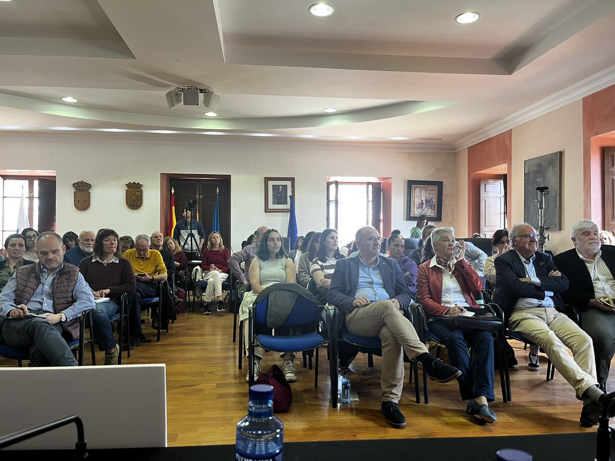 jordipicasv's tweet photo. Empreses de l’economia social i de les cures ens trobem a #Asturias per reflexionar sobre #innovacio i la transformacio del model de les cures #asata @GRUPOSSI @Macrosad @suaracoop @SuaraLab #livingLab https://t.co/UwlbubzhaB