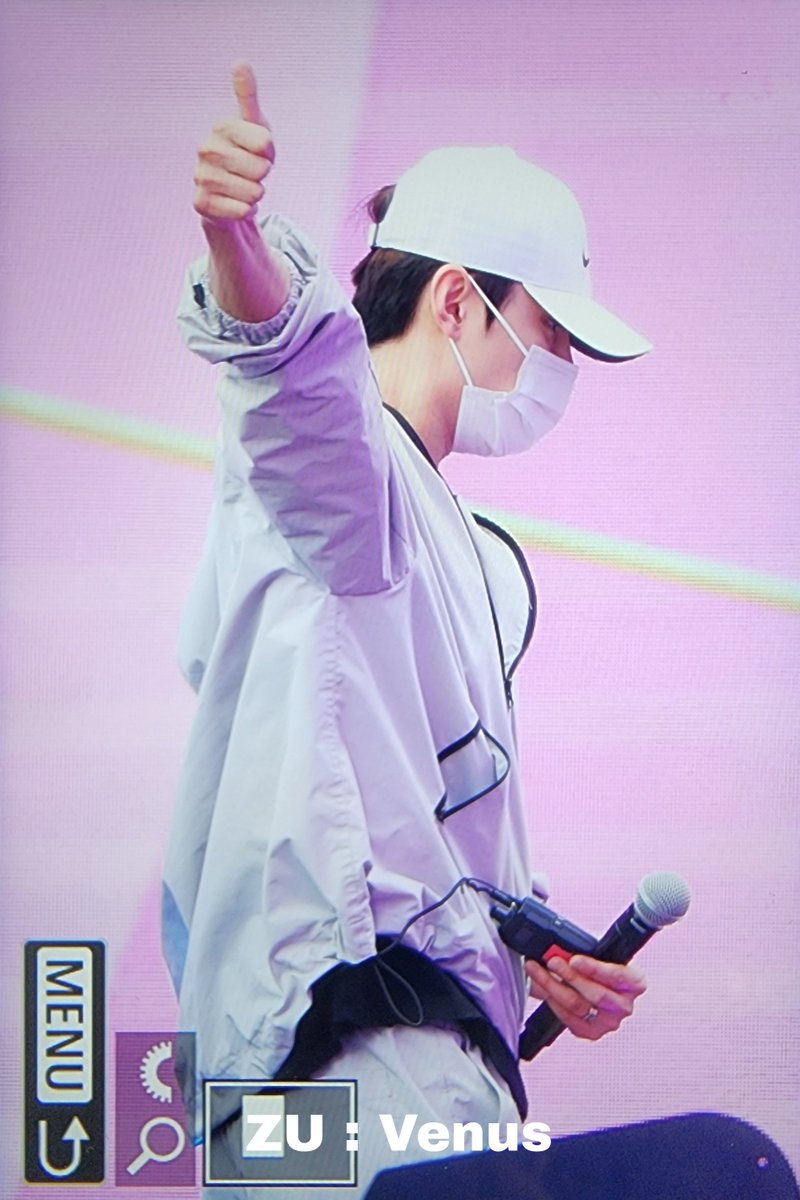 zu_venus0704's tweet photo. 230507
노룩따봉                     그리고 바보머리

#주호 #백주호 #ZUHO #SF9 @SF9official https://t.co/6HmfqmSVa4