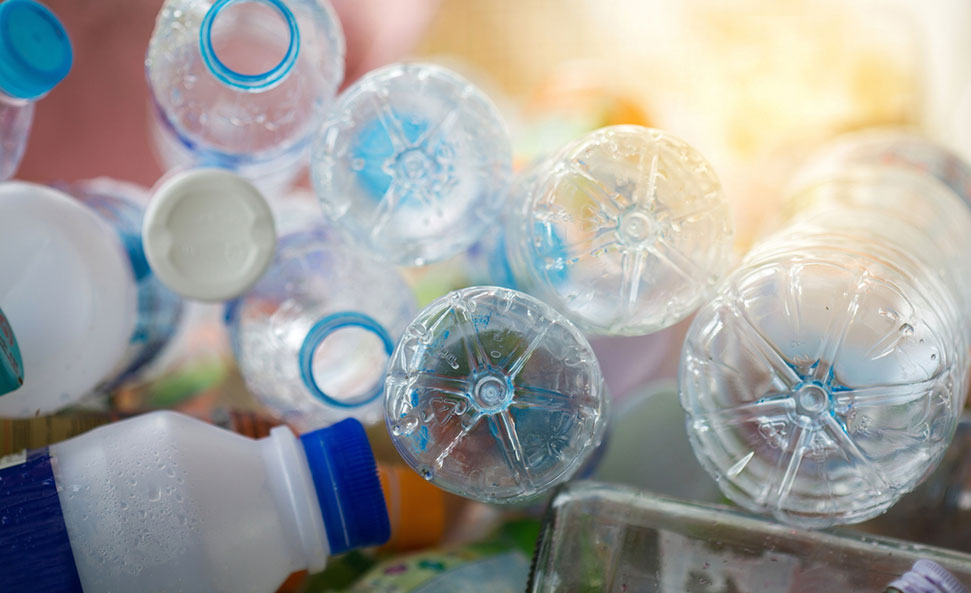 ElginAngelo's tweet image. Un grand bravo aux hommes tel que @BemahGado et tant d'autres dans le monde qui se battent pour valoriser les déchets plastiques et protéger notre environnement ! Votre engagement pour un avenir plus durable est inspirant 🌍♻️ #Environnement #DéveloppementDurable #ZéroDéchet