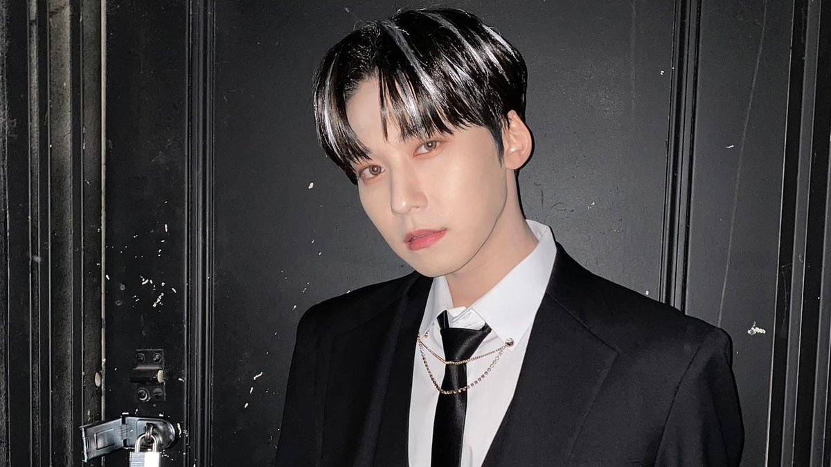 glttrbld's tweet photo. 🌕⠀·  [  GLITTƎЯ𝗕𝗟𝗢𝗢𝗗  ]   袖⠀ #GYUL⠀  :⠀ updɑte   ›   #𝔡i𝚟e𝚒𝓃·𝚌o𝚖plē𝚡    ˖    #𝑏o𝚗·ᘞ𝚟øyȃ̮𝚐ë   ˒

¿Por que tan guapo? Pues porque al #𝑑a𝚢𝟶𝟙ﮩ٨ـ𝔟ęa𝕥⁦ de @dive__heart⁩ voy y de aqui no salgo hasta que no pueda mas por tanto baile y canto si que si https://t.co/VWZtSpTnUN