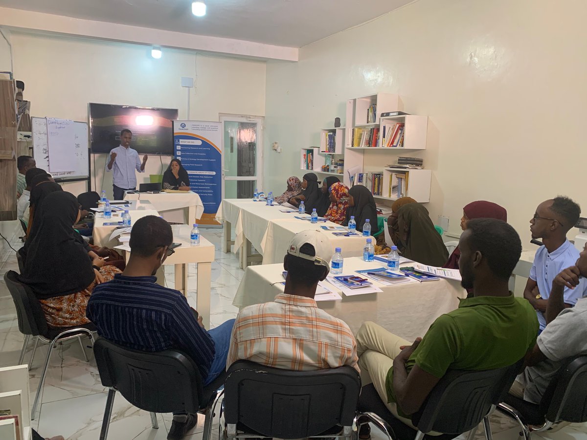Excited to see that our @daadihiye_so  team brought together 23people who participated the data gathering processes from different districts including IDPs. We are sharing the findings and will be gathering their feedback to finalize the Daadihiye Citizen Engagement Model.