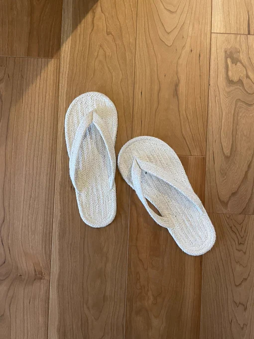 自宅でスリッパ履きたくない勢のみなさん、無印良品で500円くらいで売ってるこれはかなり良いと思われます。