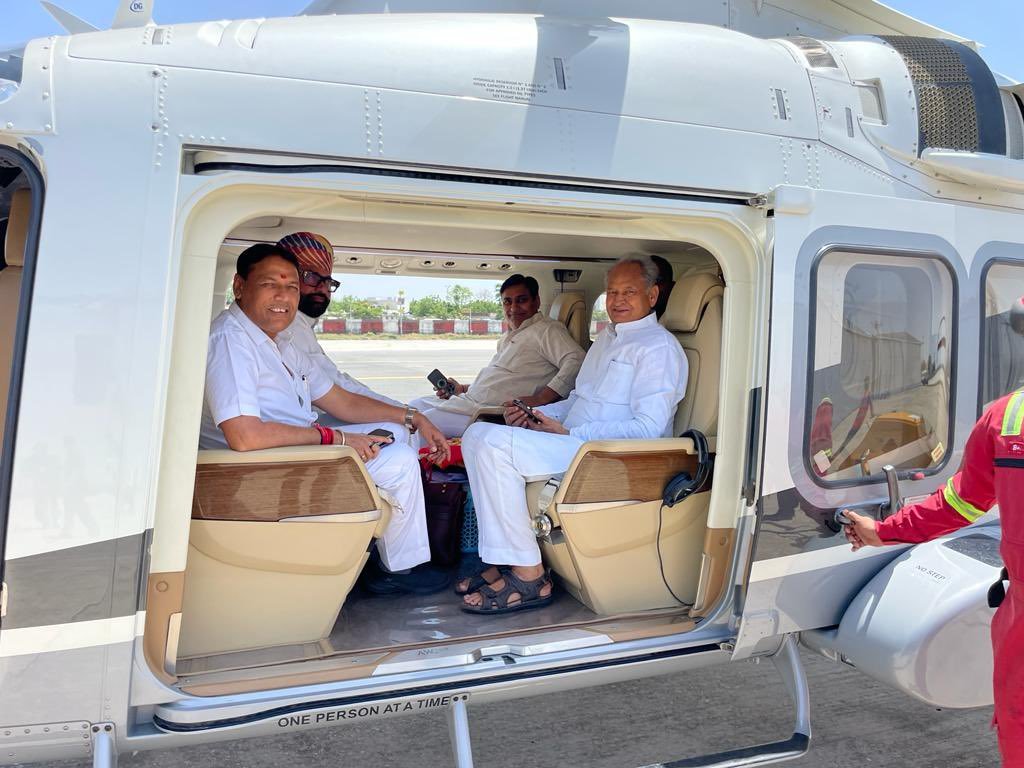 TheNareshBharti's tweet photo. #RAJ_UDC_GP3600
हौसले के तरकश में
कोशिश का वो तीर ज़िंदा रखो
हार जाओ चाहे जिन्दगी मे सब कुछ
मगर फिर से जीतने की उम्मीद जिन्दा रखो!!
माननीय मुख्यमंत्री  @ashokgehlot51 जी
बाबू संवर्ग आपकी शिप्रा पथ मानसरोवर पर राह देख रहा है @RajCMO @rameshmeena63
@RajGovOfficial @INCIndia https://t.co/hCX7wHZZDI