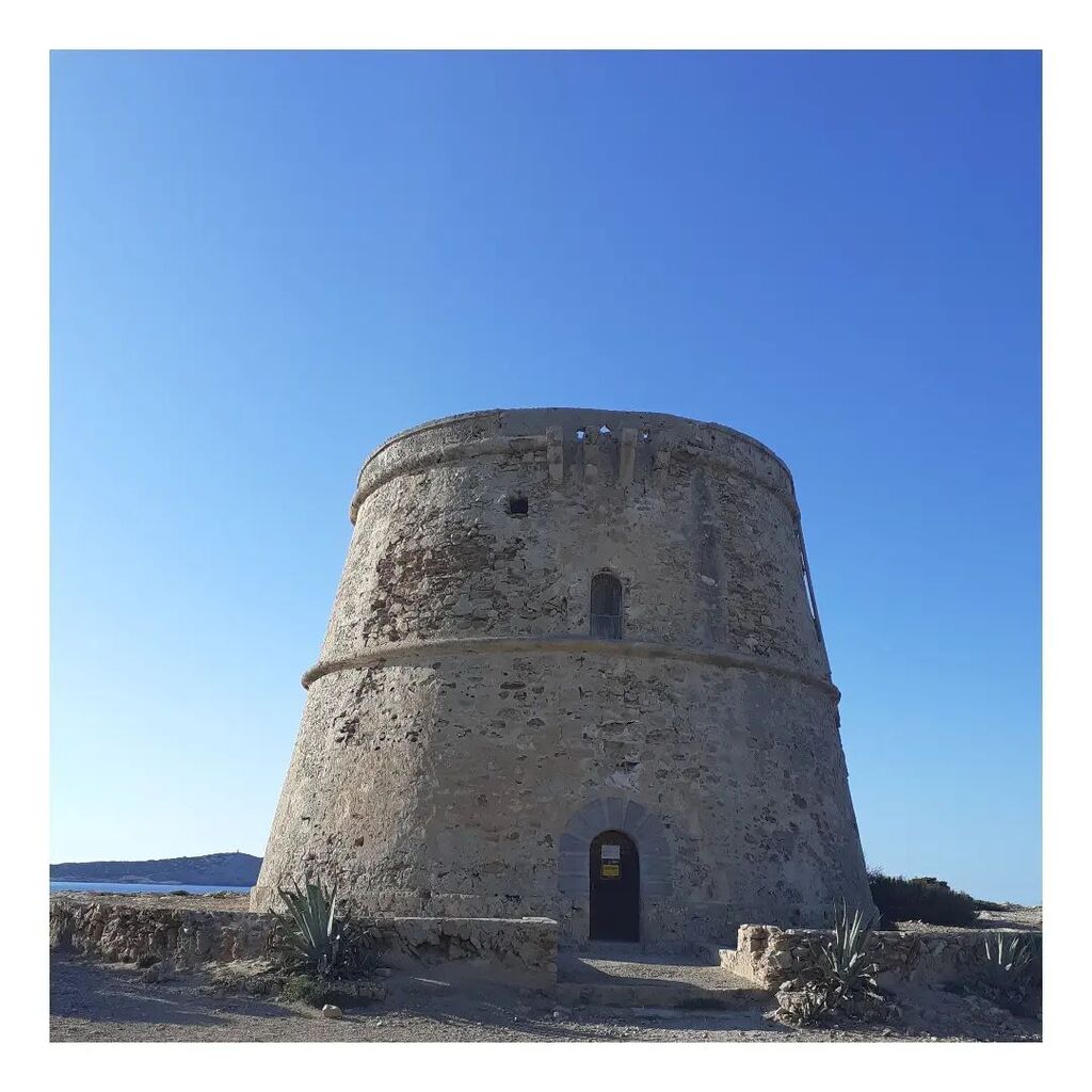 Bon día de la mamá!! Vamos!!
#curiosidad127
El mito de que la Gran Muralla China se ve desde el espacio, es antiguo, pero lo cierto es que nada de esto es verdad. Desde la superficie de la Luna, esta enorme muralla sería exactamente lo mismo que ver un cabello humano a 3,2 k…