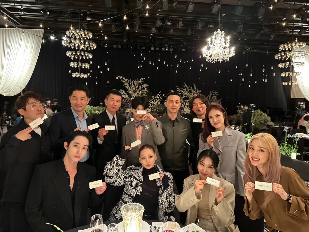 krungy21's tweet photo. 사랑하는 사람들과 함께 행복했던 하루🥰 
정작 주인공과 찍은 사진이 없네… ㅋㅋㅋ 😅 
세븐♥️다해 🤵🏻👰🏻‍♀️ 결혼 너무너무x21 축하하구 영원히 서로 사랑하고 아끼며 지금처럼 이뿌게 살아🥳🥳🥳 
#동욱이장가간날 #패밀리 #Family 🎉🎊 https://t.co/rbcENwwkk7