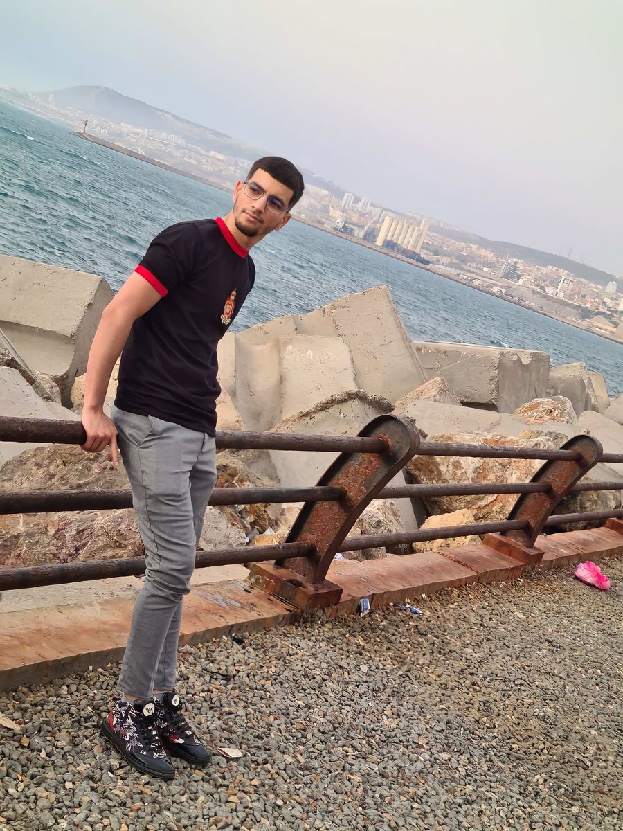 zakiGLE's tweet photo. We do not hate those we love, but their mistakes move them from our hearts to our minds❤🫁🤏🏼
#algerienne 
#rotun #mostaganem 
#photography https://t.co/EGRdWIwX68