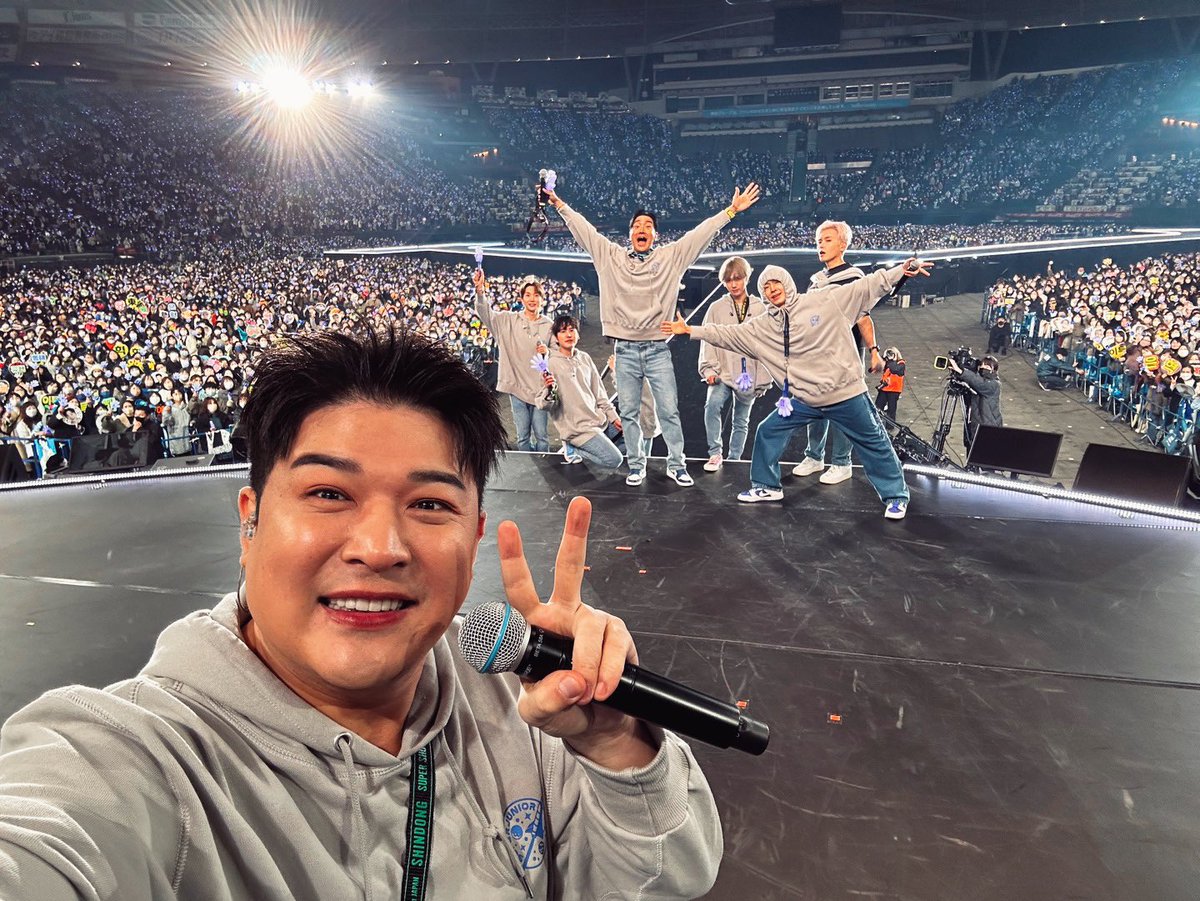 ELF_SJ_0715's tweet photo. こんにちは！！

ELF歴は長いですが、新しくSJアカウントを作りました💙
身近にELF仲間がいないので、ぜひこのアカウントを通して仲良くしてくださると
嬉しいです✨

ソンムル企画もいつかしたいなぁ、なんて考えています😆
よろしくお願いします🙇

#superjunior好きな人と繋がりたい 
#SUPERJUNIOR https://t.co/zdG2TpmRgg