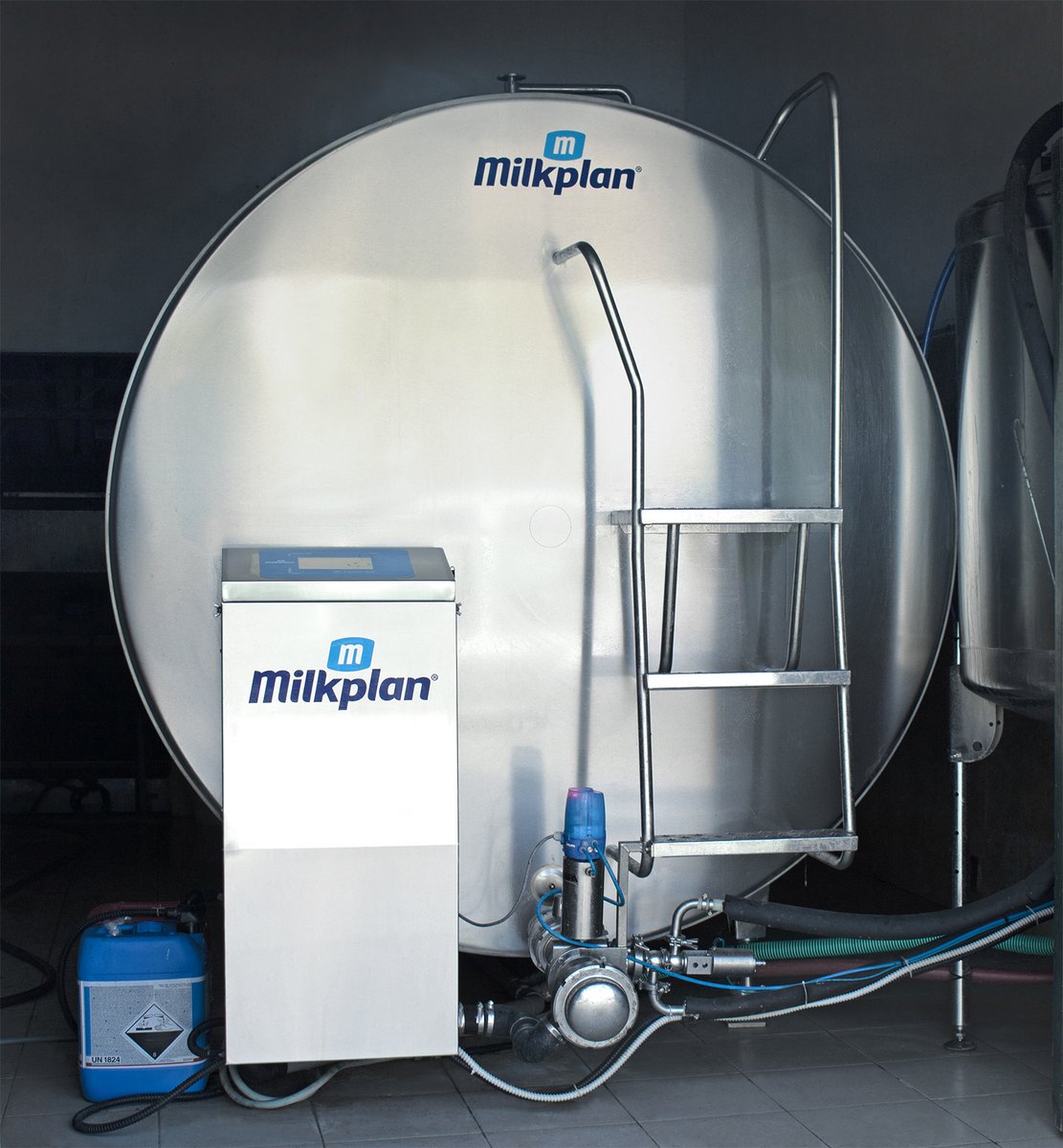 InnovatFarming's tweet photo. Innovative Farming Solutions Pty Ltd - Milkplan - MP Powertank 1,000 - 20,000L (Now Available in AUSTRALIA) Tanks sizes available in Horizontal Round 1,000-14,000L, Oval 10,000-20,000L. Vertical Silos' &amp; Open top tanks also available. Message or Call 0493214077 https://t.co/bd51djCn1J