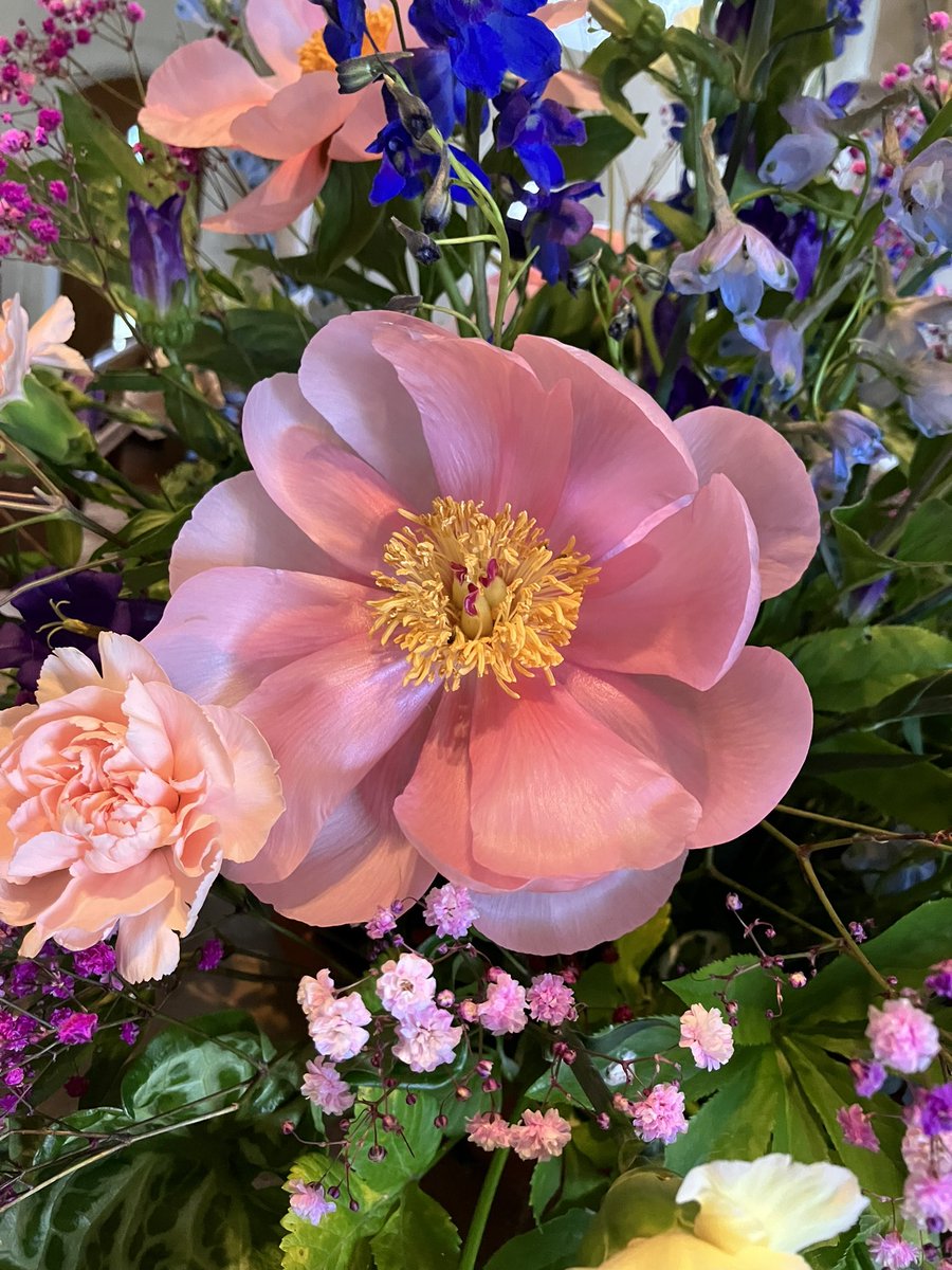 The #church looks beautiful for the #Coronation weekend. Our #flower team created these wonderful #flowerarrangements. 

If you are local why not pop in & enjoy the #peace & tranquility of church

#chichesterdiocese #churchflowers #sidlesham #Chichester #Selsey