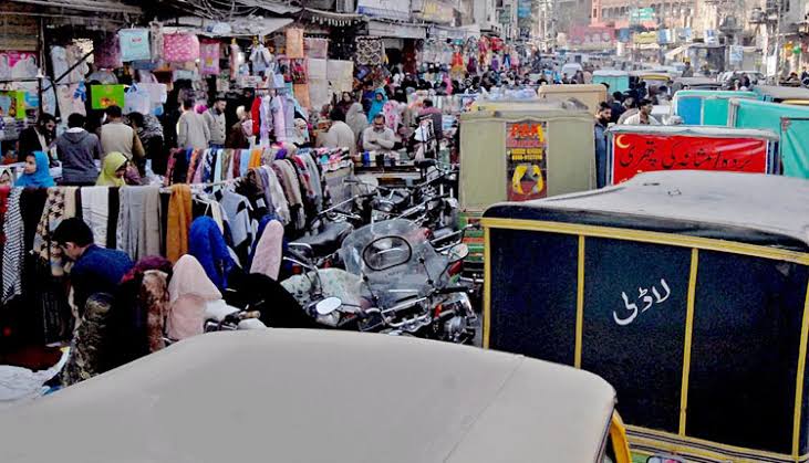 Pak_feelings's tweet photo. Whether you rent a shop or own the land on which your shop is located, conduct business within it, setting up a stall outside it (encroachment) is also a legal offense and the path is also narrow.
You may also suffer financial loss due to legal action.
#Pakistan https://t.co/6XsMM6CoCL
