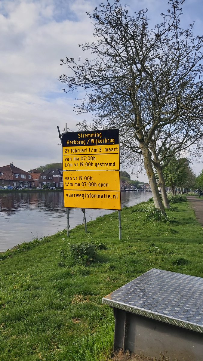CoravanderElst's tweet photo. @zuid_holland Wanneer gaan jullie dit bord weghalen? https://t.co/DlmMTdiZUg