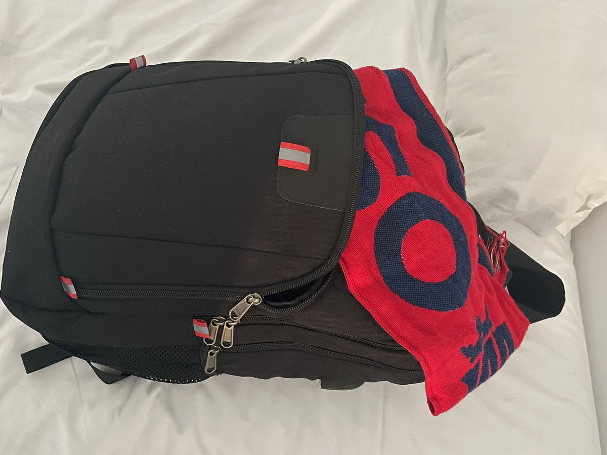 Toca volver. El gol de Torró valió por los 2000 km del fin de semana. El apoyo tras el final, épico.
Que aquí no se rinde nadie, la parte importante de lo que somos y queremos seguir siendo. En el fútbol y en la vida. <a href="/Osasuna/">C. A. OSASUNA</a> <a href="/osasunitis/">Osasunitis</a> <a href="/ClinicaNavarra/">Clínica Universidad de Navarra</a>