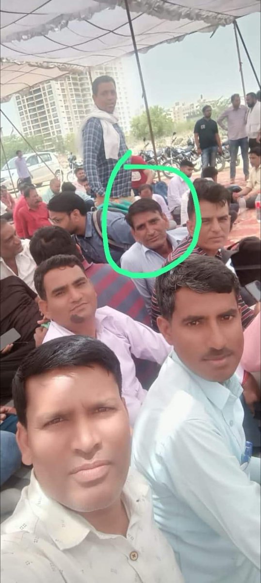 Sureshg07585528's tweet photo. माननीय मुख्यमंत्री जी शिप्रा पथ पर चल रहे महापड़ाव में हमारे एक बाबू भाई का निधन हो गया हमारे साथी के संघर्ष को शत-शत नमन आपसे निवेदन है कि बाबू की भावनाओं को समझते हुए यह मांगों पर शीघ्र आदेश जारी करें
#RAJ_LDC_BASIC_25500 
@aajtak @ashokgehlot51 @1stIndiaNews @News18Rajasthan https://t.co/EAx82AL2C1