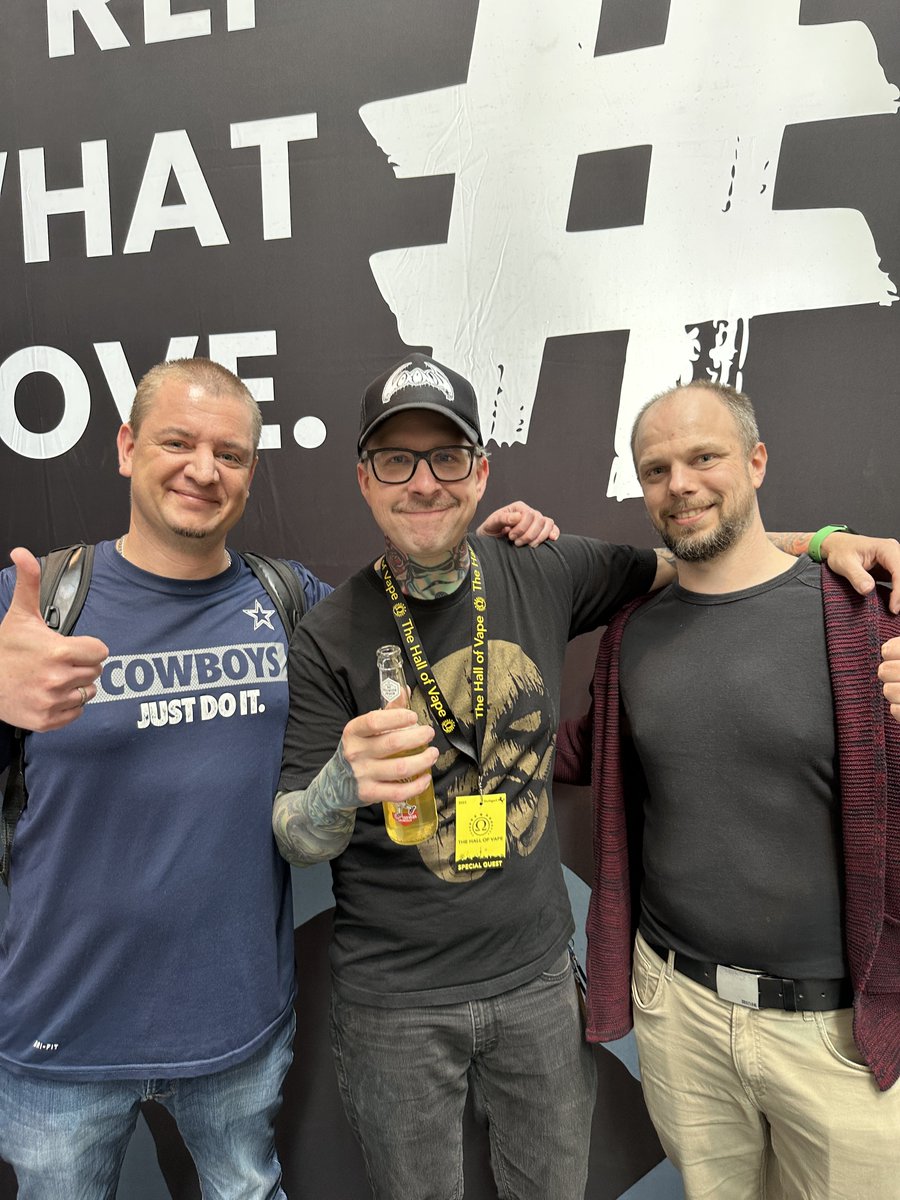 vapingpoti's tweet image. Enjoy the Hall of Vape and the german Beer 😀 it was nice to meet you (the guy left). Stay smoke free 🤘🏻 @GrimmGreen