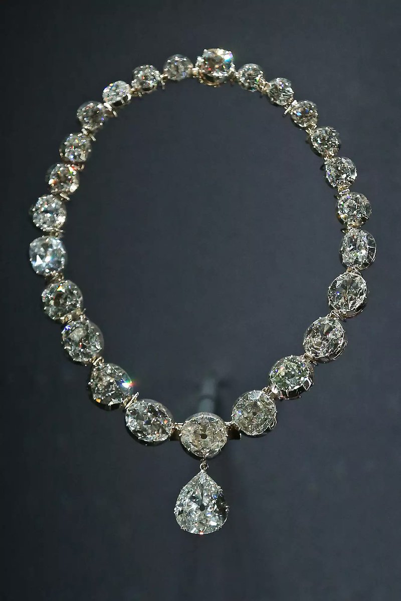 Indusland_'s tweet photo. Whenever the British Royal Family make headlines, the jewelry they wear sparks debates. Notably, the Koh-i-Noor, One of the world's largest diamonds, and the Lahore Diamond Necklace, were stolen from the Lahore Fort's Tosha Khana during 1800s. https://t.co/XqPvjBz2pw