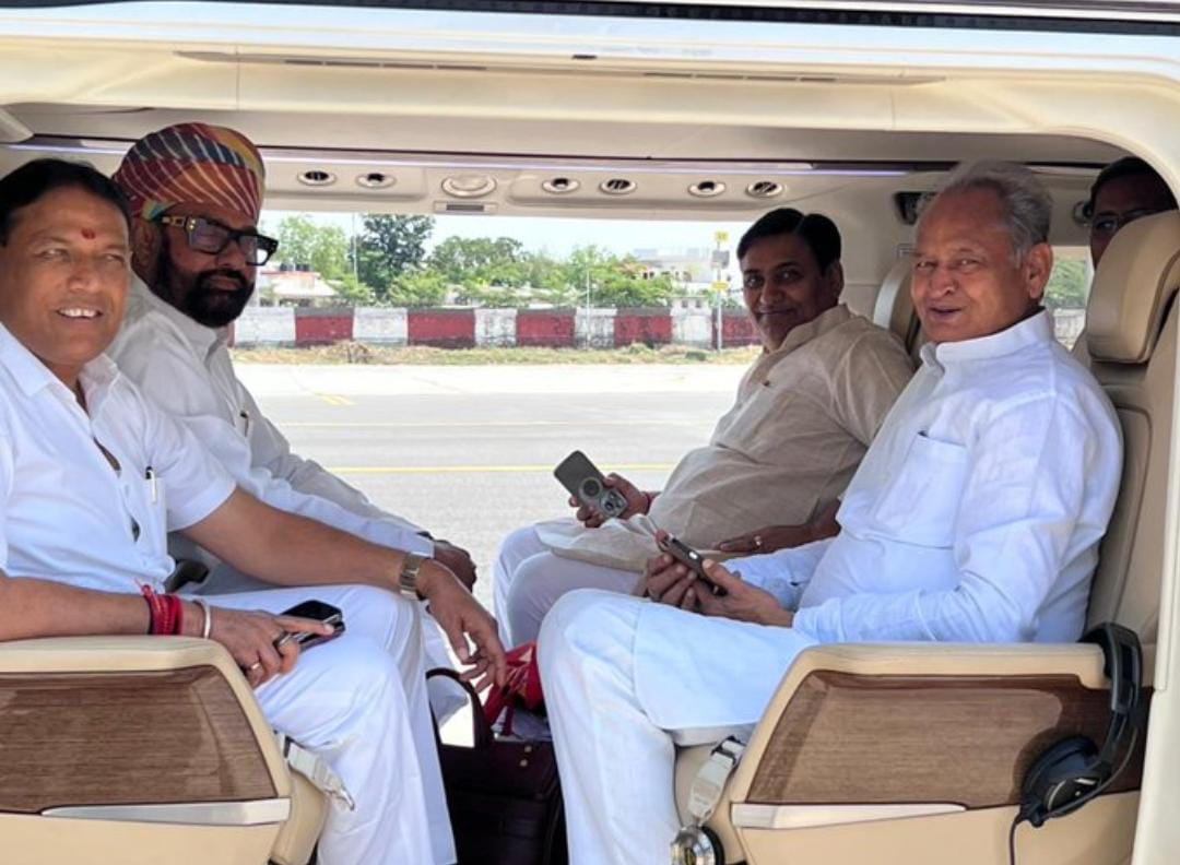 Chandra86640272's tweet photo. #RAJ_UDC_GP3600
सरकारी दफ्तरों में कामकाज पड़े हैं ठप,
मंत्रालय कर्मचारियों की हड़ताल के कारण 
10 अप्रैल से सामूहिक अवकाश पर हैं मंत्रालयिक कर्मचारी, 17 अप्रैल से जयपुर में कर्मचारियों का चल रहा है महापड़ाव, दफ्तरों में कामसरकारी दफ्तरों में कामकाज पड़े हैं ठप 
@ashokgehlot51 https://t.co/Ghgyx2Gskf